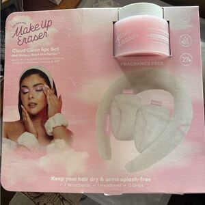 NIB: MakeUp Eraser Cloud Cleanse Set